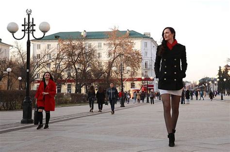 russia s tallest woman eyes world record weirdnews dunya news
