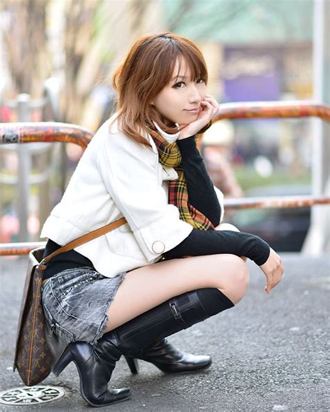 写真：梅北玲子さん ファッションコーディネート 美人スナップ ニーブーツ、女性 ブーツ、ハイヒールのブーツ