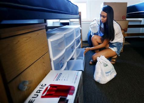 photos dorm move in day at the ua local news