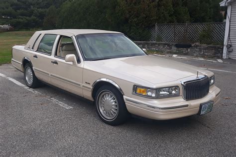 sold american luxury  mile  lincoln town car signature hemmingscom