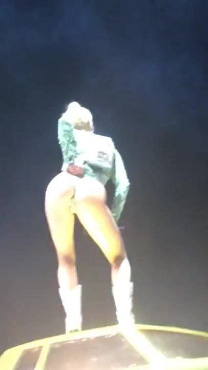 Miley Cyrus Pulling String Up Her Perfect Tight Ass