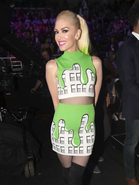 62 Photos Of Gwen Stefani S Iconic Style Through The Years Huffpost Life