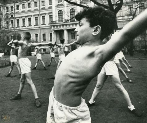 Vintage 60s Russian Young Pioneers Do Calisthenics On Palace Lawn 8x10