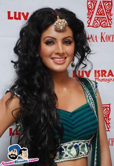 geeta basra hot and sexy indian bollywood actress and