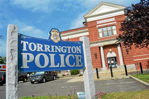 torrington police searching  cumberland farms robbery suspect