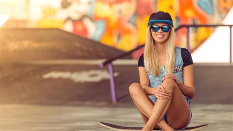 Download Wallpaper 1920x1080 Smile Blonde Girl Sunglasses Skateboard