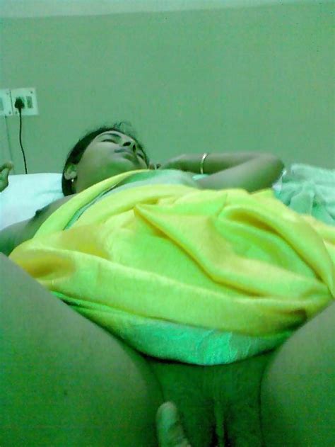 hot indian aunty in yellow sari indian girls club