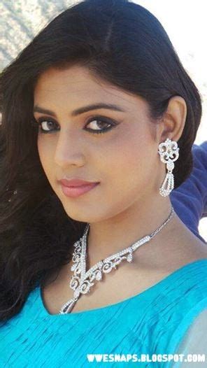 Absolutely New Pictures Of South Indian Actress Iniya 2014 Wwe Snaps