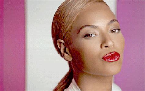 23 Stages Of Wearing Red Lipstick On A A Night Out From A Smeared Pout