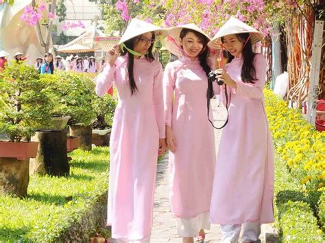tôn vinh các giá trị văn hóa truyền thống của tà áo dài việt nam vietnam vietnamplus