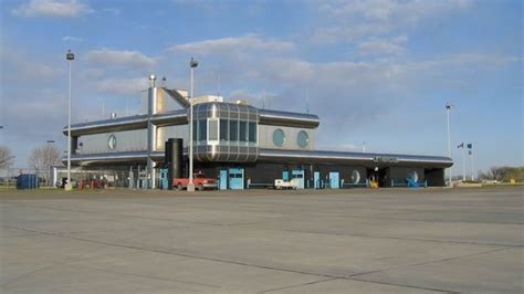 lethbridge airport yqlcyql arrivals departures routes