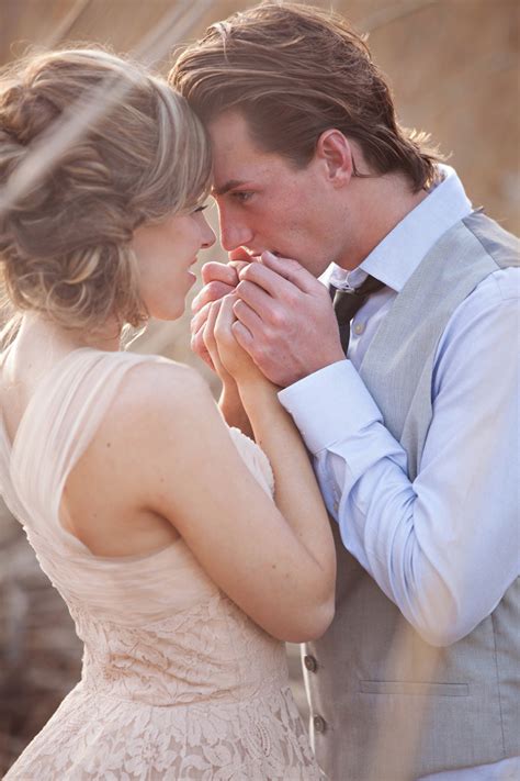 Trending 20 Breathtaking Engagement Poses