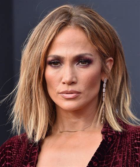 Questa non è la prima volta che jennifer lopez sfoggia un'acconciatura extracorta, . The Top 10 Sexiest Summer Haircuts | Capelli jennifer lopez, Capelli