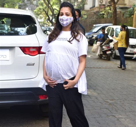 Mom To Be Anita Hassanandani With Rohit Reddy At Clinic Kiara Shruti