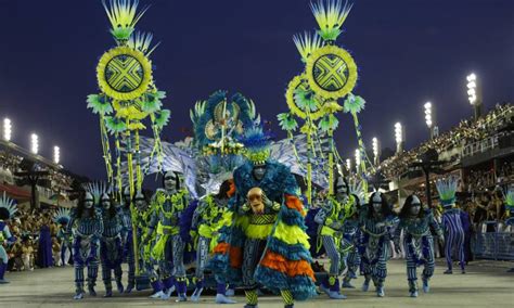 carnaval  desfile correto deixa portela entre  favoritas     grupo especial na