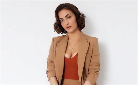 bollywood actress elli avrram revealed that two directors