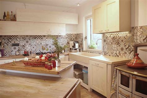 Bellezza e praticità sono le caratteristiche dei nostri lavelli da cucina in pietra naturale e travertino. Pavimenti rustici ad Arzignano - Vicenza | Fratelli Pellizzari