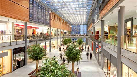 mall vacancies reach post recession high  department stores vanish