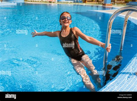 Cute Teen Girl In Swimming Pool Photo Stock Alamy