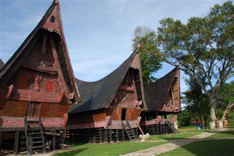 nama rumah adat sumatera utara  keunikannya budayanesia