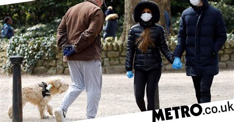 government still won t recommend wearing face masks in