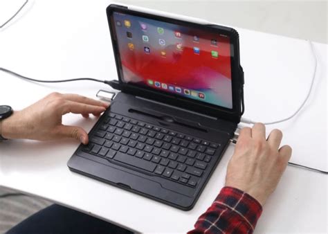 apple ipad keyboard  usb  hub  geeky gadgets