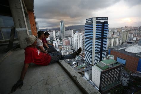 caracas venezuela highest slum   world pictures cbs news