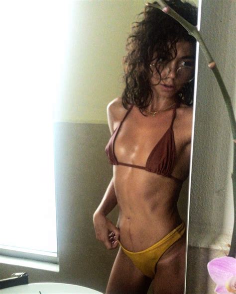 sarah hyland fappening sexy bikini and hot dress the fappening