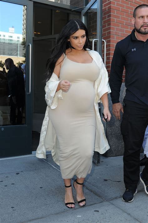 pregnant kim kardashian leaves her apartment in new york 09 13 2015