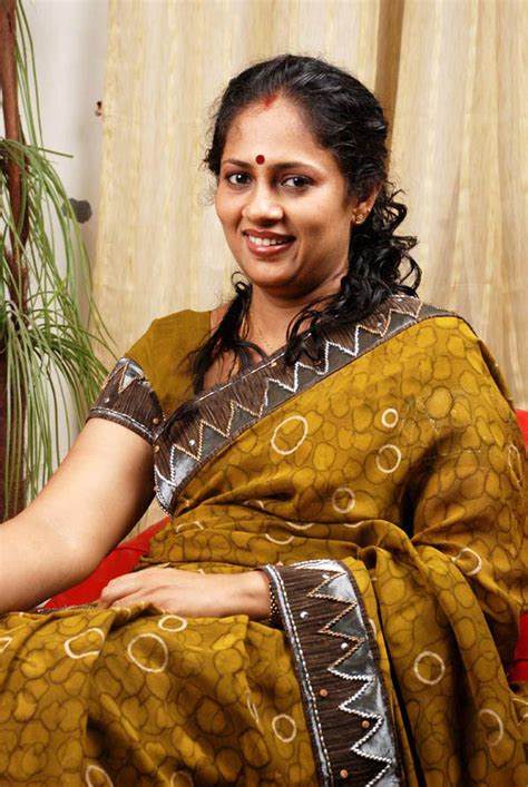 lakshmi ramakrishnan south old mallu aunty latest pics photos telugu hot wallpapers actress