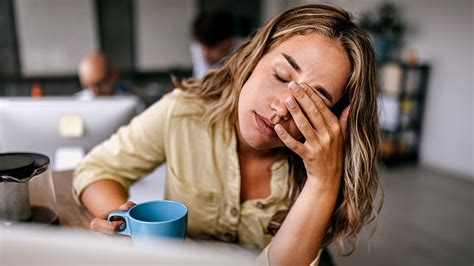 Adrenal Fatigue Warning Signs Youre Running On Stress