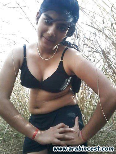 صور سكس شرموطة بنوتة هندية تقلع ملابسها في الخرابة محارم عربي