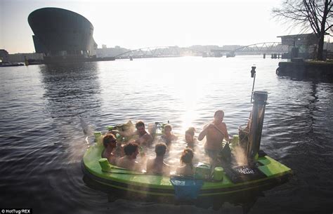 Hotel Offers Trips On The World S First Floating Hot Tub