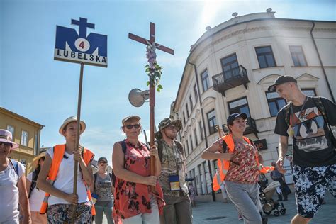 lubelska pielgrzymka juz  drodze na jasna gore zdjecia wideo