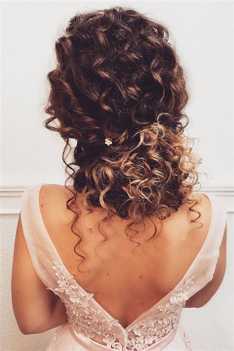 39 Black Women Wedding Hairstyles That Full Of Style Natural Curls