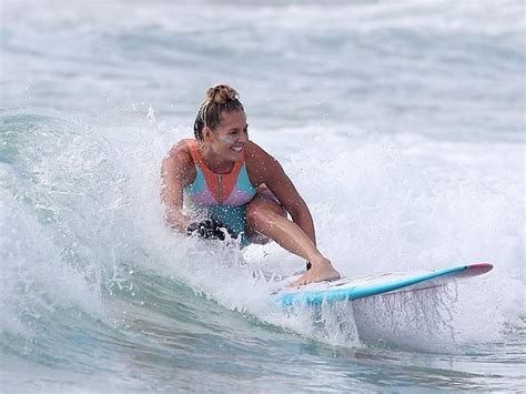 Five Time Women S World Surfing Champion Stephanie Gilmore Almost Loses