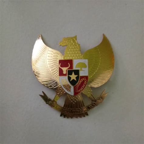 jual pin garuda kuningan peci paskibra ukuran cm asli shopee indonesia