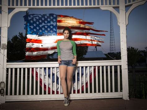 Sarah Silverman S Hulu Series I Love You America Seeks Unity