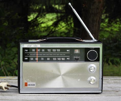 vintage transistor radio emerson fmam solid state electric model