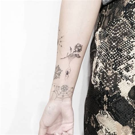 12 Tiny Halloween Tattoos That Are More Edgy Than Scary