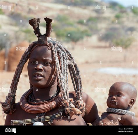 Himba Kinder Fotos Und Bildmaterial In Hoher Auflösung Seite 3 Alamy