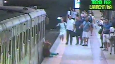 Train Dragged Woman On Rome Metro Along Platform Mckoysnews