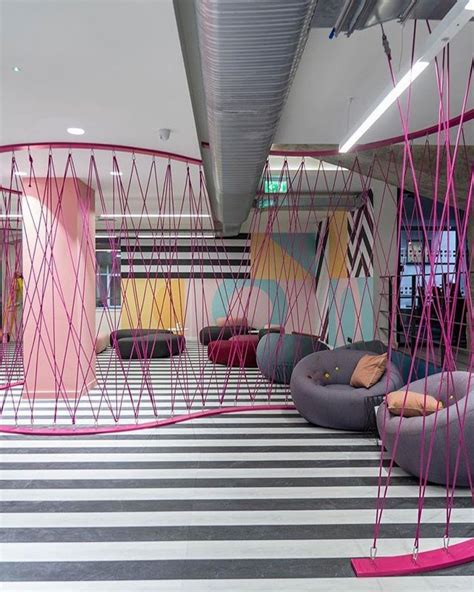 desain interior coworking space art deco futuristik  tampil