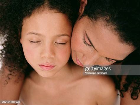 Mother Daughter Nude Fotografías E Imágenes De Stock Getty Images