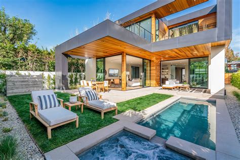 Chrissy Teigen And John Legend Buy West Hollywood Home For 5 1 Million