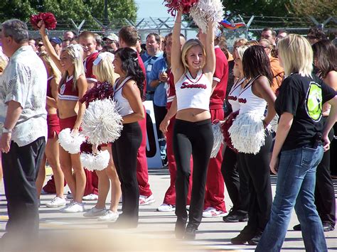 Talk Of The Town Ranking The Cheerleaders Of College