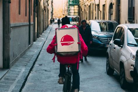 coolblue gaat vanaf vandaag zelf pakketjes op de fiets bezorgen placesnl