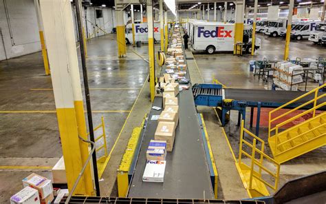 scenes  fedex express   holiday shipping rush wtop news