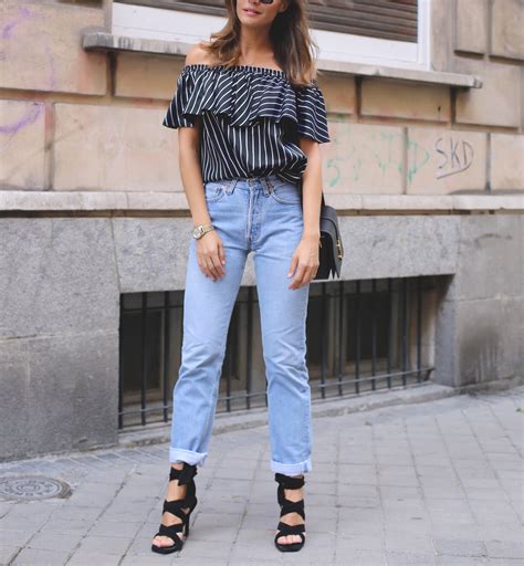 8 Mom Jeans Outfits That You Can Re Create Without Going