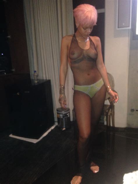 rihanna collecition of nude leaked new and old photos